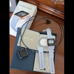 Fitbit Versa Smartwatch / Fitness & Activity Tracker